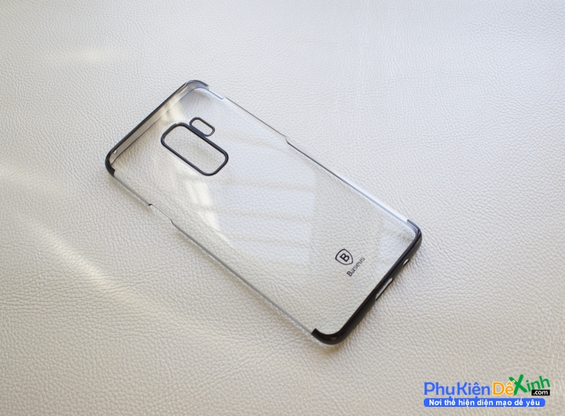 Ốp Lưng Viền Samsung Galaxy S9 Plus Hiệu Baseus Glitter có thiết kế mặt lưng trong suốt hoàn toàn lộ nguyên bản mặt lưng của máy đẹp và sang hơn khi điểm nhấn là lớp viền màu bóng sắc sảo.